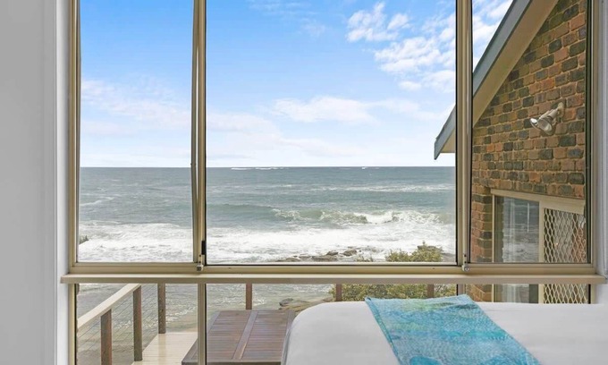 Blue Bay House | Absolute Waterfront Family Escape - Blue Bay