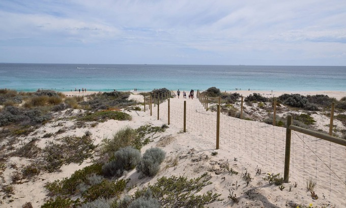 Scarborough Apartment | Acacia Holiday or Business Stay Accommodation