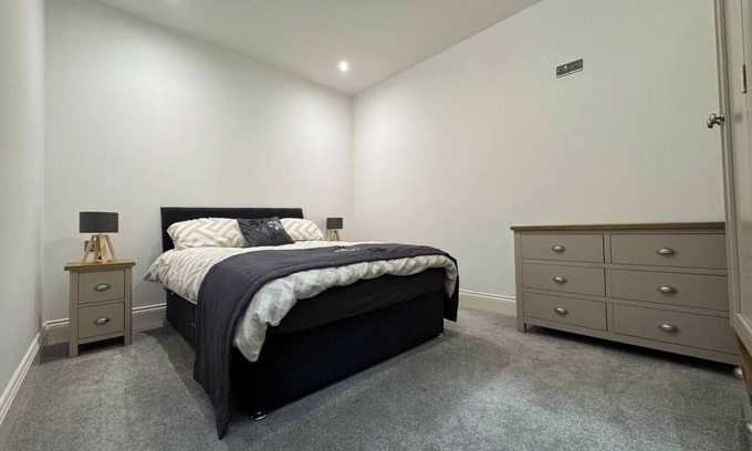 Hull Old Town Apartment | Academy Apartment by Elegance Stays