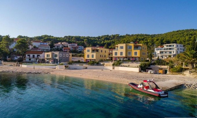 Slatine Villa | Acadia B