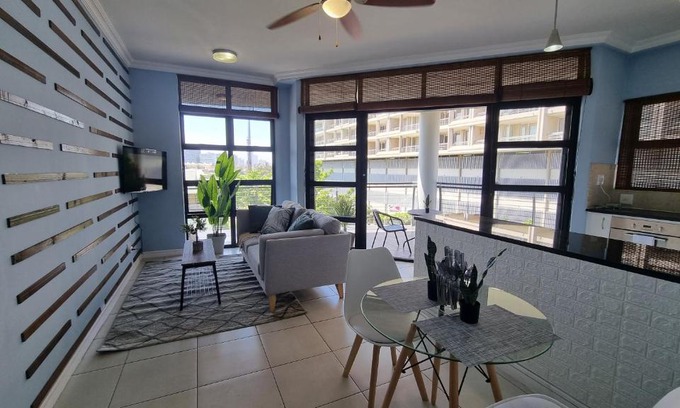 Durban Point Apartment | Accommodation Front - Stylish 2 Sleeper near Ushaka Ushaka Marine World