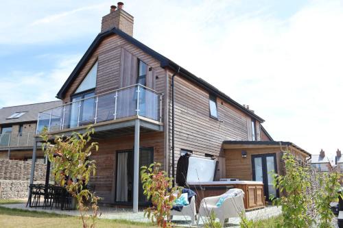 Holworth House | Acorn House