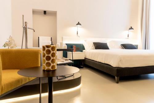 Naples City Centre House | AdAram Suites