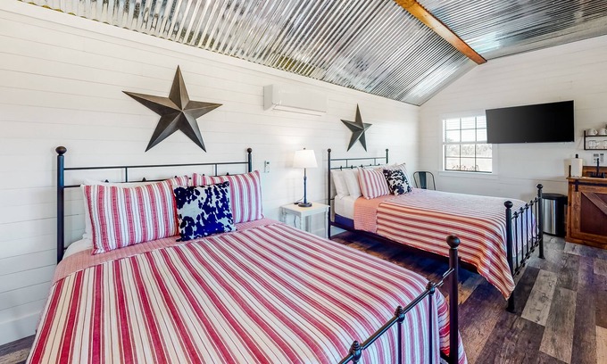 Fredericksburg Cottage | Adjoining cottages with private decks, AC/heat, and high-speed fiber WiFi