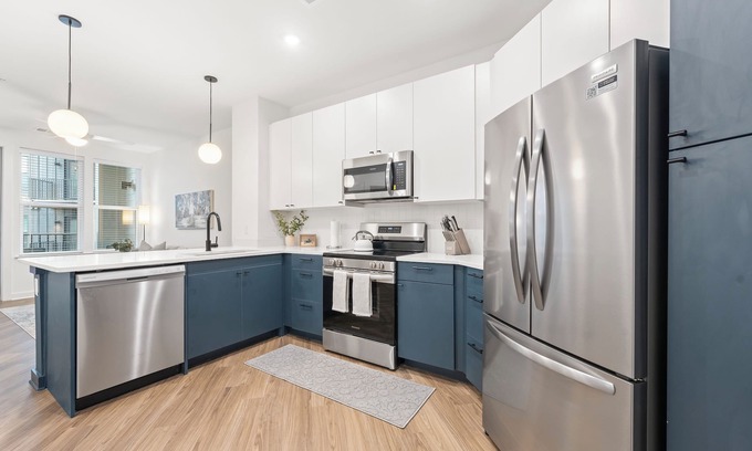 Monroe Ward Apartment | Admirable Comfort 1-Bedroom Apartment - Downtown RVA - Pool, Gym & Parking
