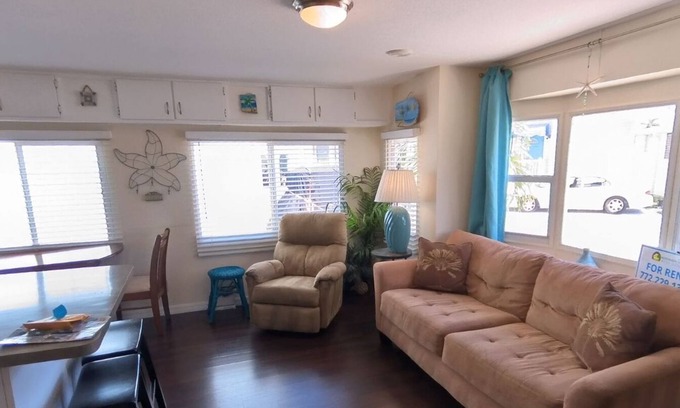 Nettles Island House | adorable 2 bedroom 2 full bath beach bungalow Located on Nettles Island FL
