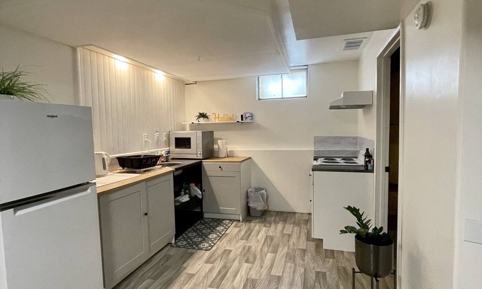 Twin Lakes House | Adorable One Bedroom & Bathroom, Cute Kitchen