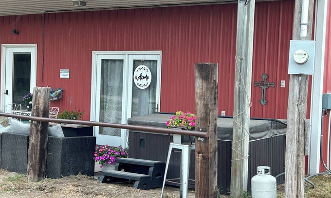 Lincoln County Apartment | ADVENTURE Awaits Nature,Highland cows, horses, hot tubExperience the RANCH life