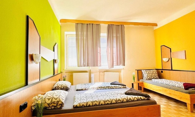 Rudolfsheim-Funfhaus Hotel | Affordable Central Rooms Near U3