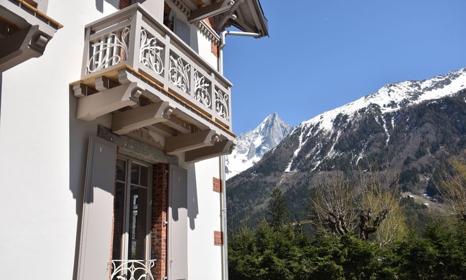 Chamonix City Centre Apartment | Aiguille Verte & spa