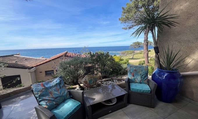 Marine de Saint Ambroggio Apartment | Air-conditioned apartment with sea view 50m from the sea in Sant Ambroggio