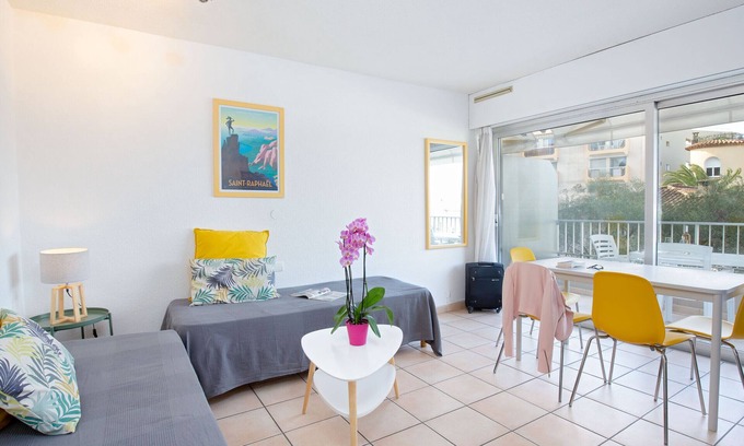 Saint-Raphael Apartment | Air-conditioned studio for 2, near beach and shops, WiFi
