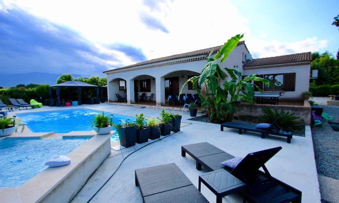 Aleria House | AIR-CONDITIONED VILLA WITH HEATED POOL AND HOT TUB