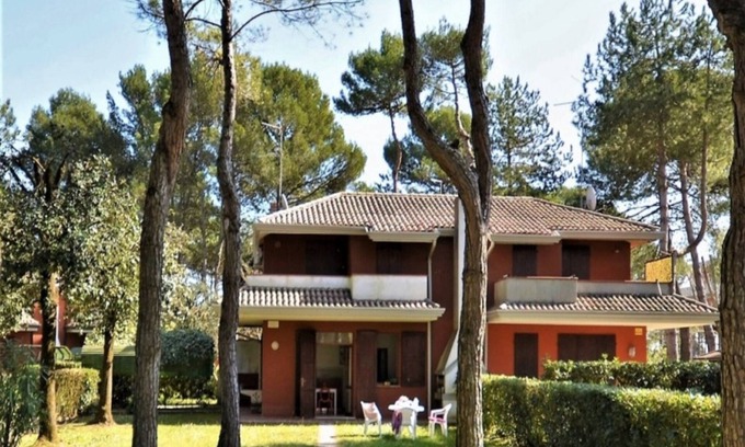 Bibione Lido dei Pini Apartment | Airy holiday home near the beach