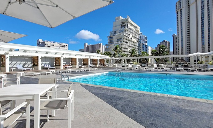 Ala Moana Apartment | Ala Moana Resort High floor with partial ocean and city views with balcony