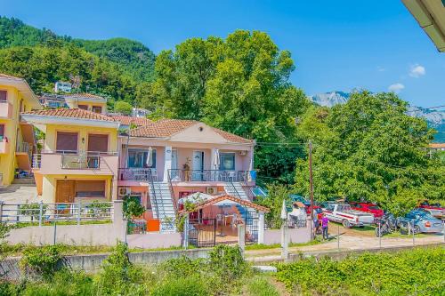 Chrisi Akti Hotel | Alekos Studios