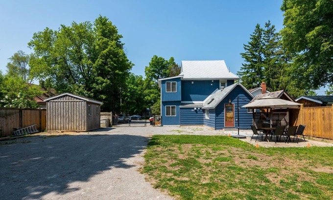 Barrie House | Alfred upper - luxury farm house - 3 levels