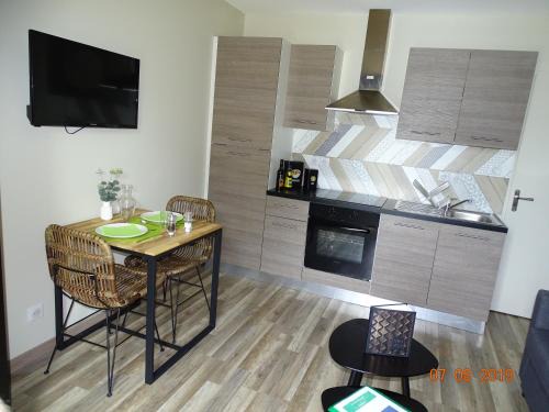 Bourg-en-Bresse Apartment | Alimentec - Clinique Convert - Calme - Parking privé -Terrasse Privée