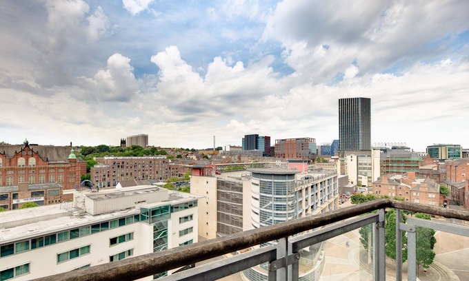 Newcastle-upon-Tyne Apartment | All Saints Apartments - By Week2Week