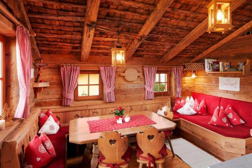 Hundsdorfl Ski Chalet | Almdorf Flachau - Luxus Hüttenurlaub
