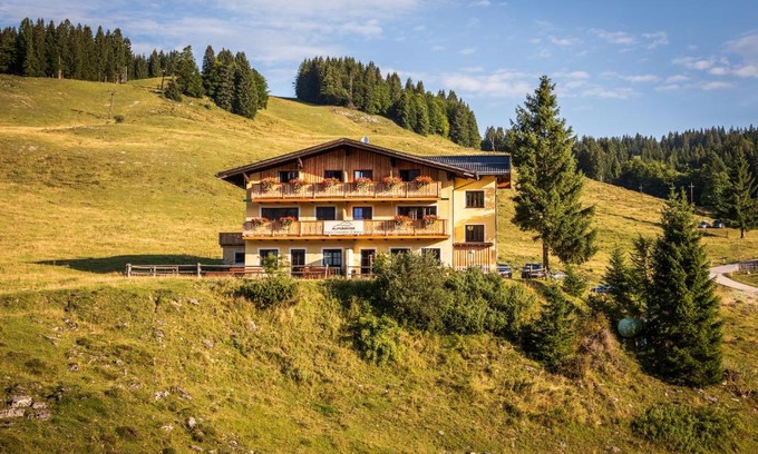Abtenau Cabin | Almhaus Alpenrose Postalm