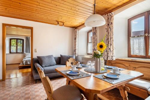 Dinkelsbuehl Apartment | Alpaka Erlebnishof