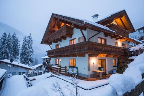 Neustift Im Stubaital Apartment | Alpenkönig Lodge Stubaital Stilvolle Apartments im alpinen Design