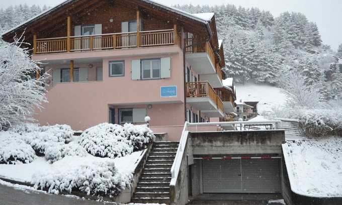 Cavalese Apartment | Alpine Comfort Stay, Cavalese