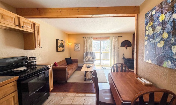 Bessemer Apartment | Alpine Horn Unit 2 ~ Your adventure basecamp!