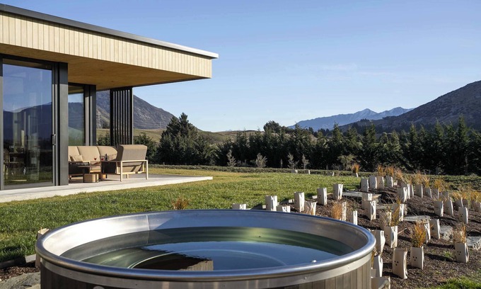 Arrowtown House | Alpine Solitude | Spa Pool