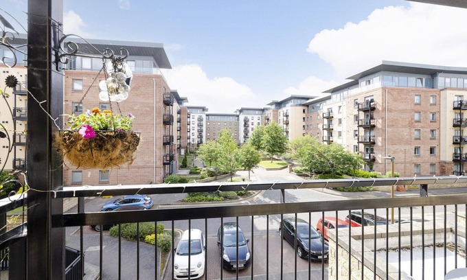 Gorgie Apartment | ALTIDO stylish 2bed flat w/balcony & free parking