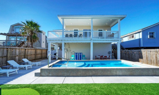 Leeward Sands House | Always Sunny, Putting Green, Pool