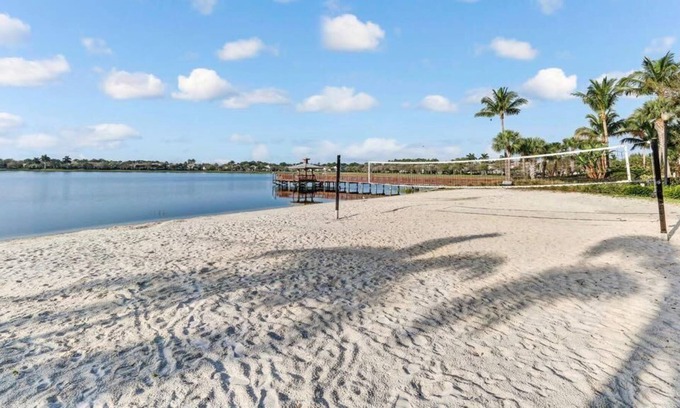 Hunt Club Resort | Always Take The Scenic Route! 3 Comfortable Units, Tennis Court, Onsite Dining