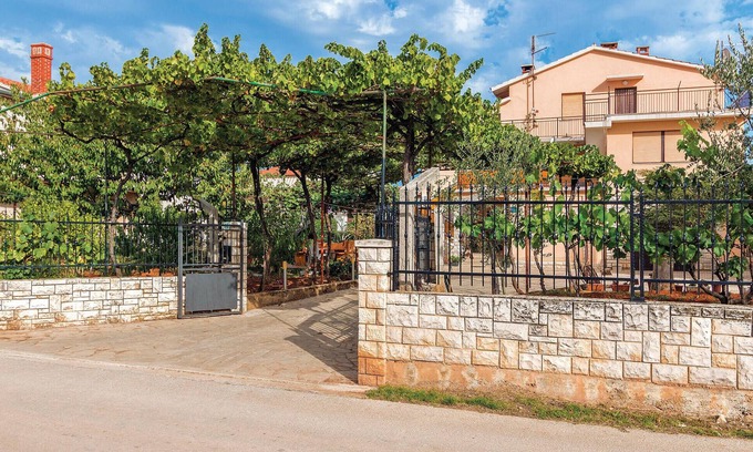 Galizana Apartment | Amazing apartment in Galizana with WiFi