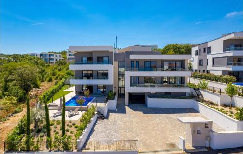 Zidarici Apartment | Amazing Apartment In Malinska With Wifi