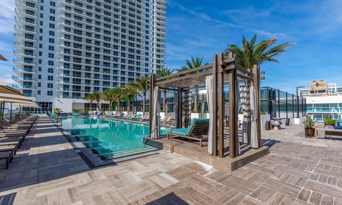 Hollywood South Central Beach Apartment | Amazing Apartments at H Beach House