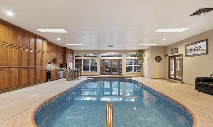 Glenwood Hills House | Amazing Family Vacation with Huge Indoor Pool