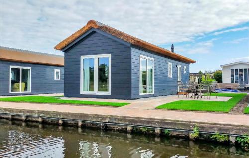 Giethoorn House | Amazing Home In Giethoorn With Wifi