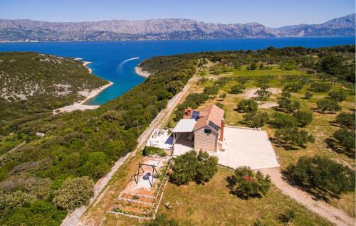 Pucisca House | Amazing Home In Pucisca With Lake View
