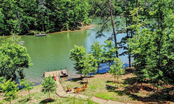 Mill Spring Apartment | Amazing Lake Adger Getaway, Fall Color, Kayaking, Pumpkin Patches, Zip Lining.