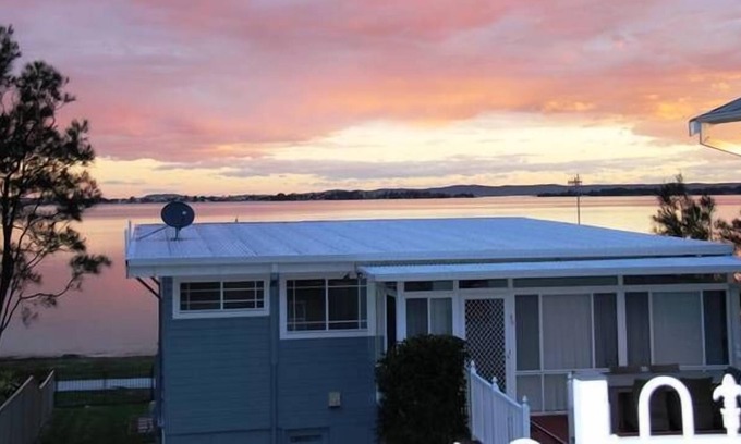 Buff Point House | Amazing Lake View on Budgewoi Lake