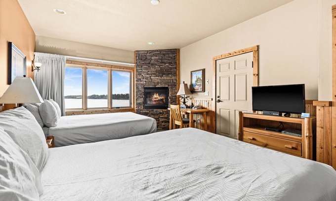 Two Harbors Apartment | Amazing Lake Views, Studio, 2 Queen Beds & Pools