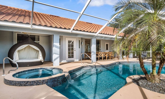 Palm River Estates House | / Amazing Location/ 10 mins away from beach and Mercato/New Diamond in Naples