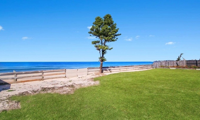 The Entrance North House | Amazing Seaviews and Beachfront Leisurely Home