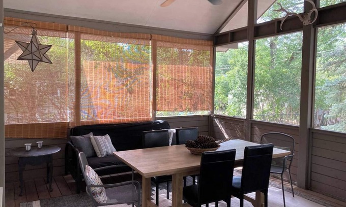 Sheridan House | Amenities Galore Sweet Li’l Bungalow in Sheridan