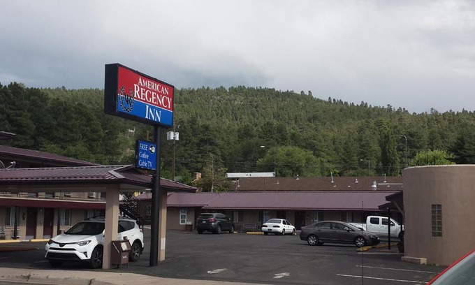 Williams Hotel | American Regency Inn
