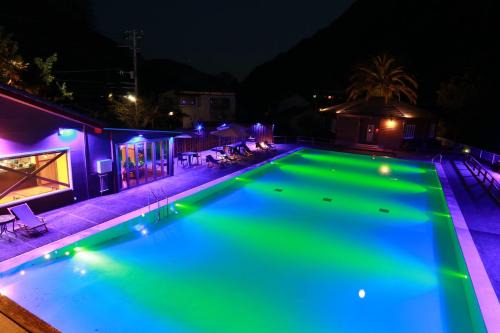 Yatsu Hotel | Amis Droles アミドローラ LIBERTY RESORT