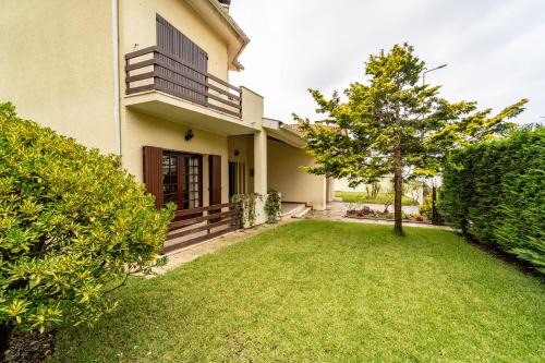 Viana do Castelo House | Amorosa Villa, 500m from the beach by House and People