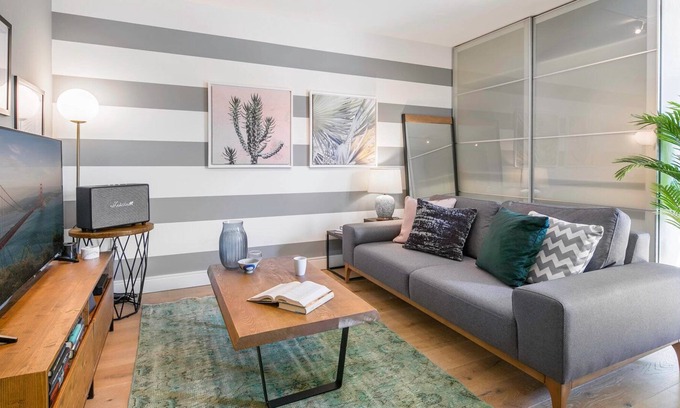 South of Market Apartment | Ample Studio in South Park, near Caltrain by Blueground