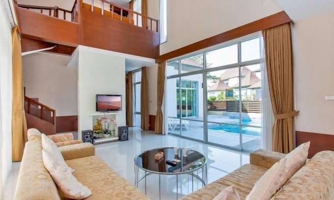 Na Chom Thian Villa | AnB Pool Villa 3BR Glass House in Pattaya